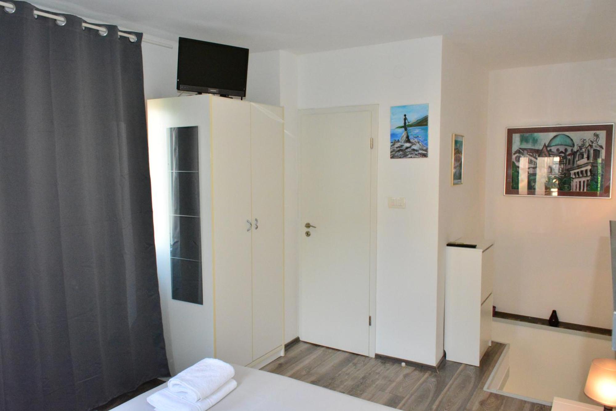 Zigulic Apartment *
